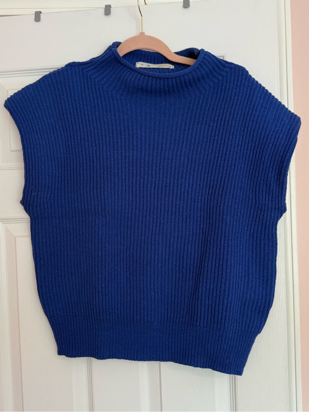 Sleeveless Rib-Knit Sweater Vest - Blue